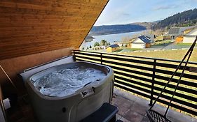 Dom Woda PRYWATNE JACUZZI ELEKTRYCZNE w cenie, Jezioro Solińskie, Dom Na Wzgórzu, rowery, sauna